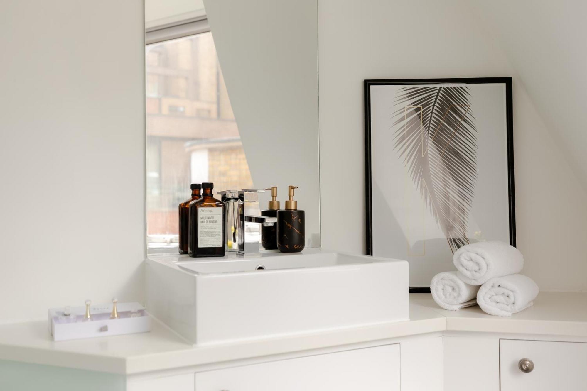 Rare Find Off Oxford St! Soho 5Bed Design House For Xxl Groups Apartamento Londres Exterior foto